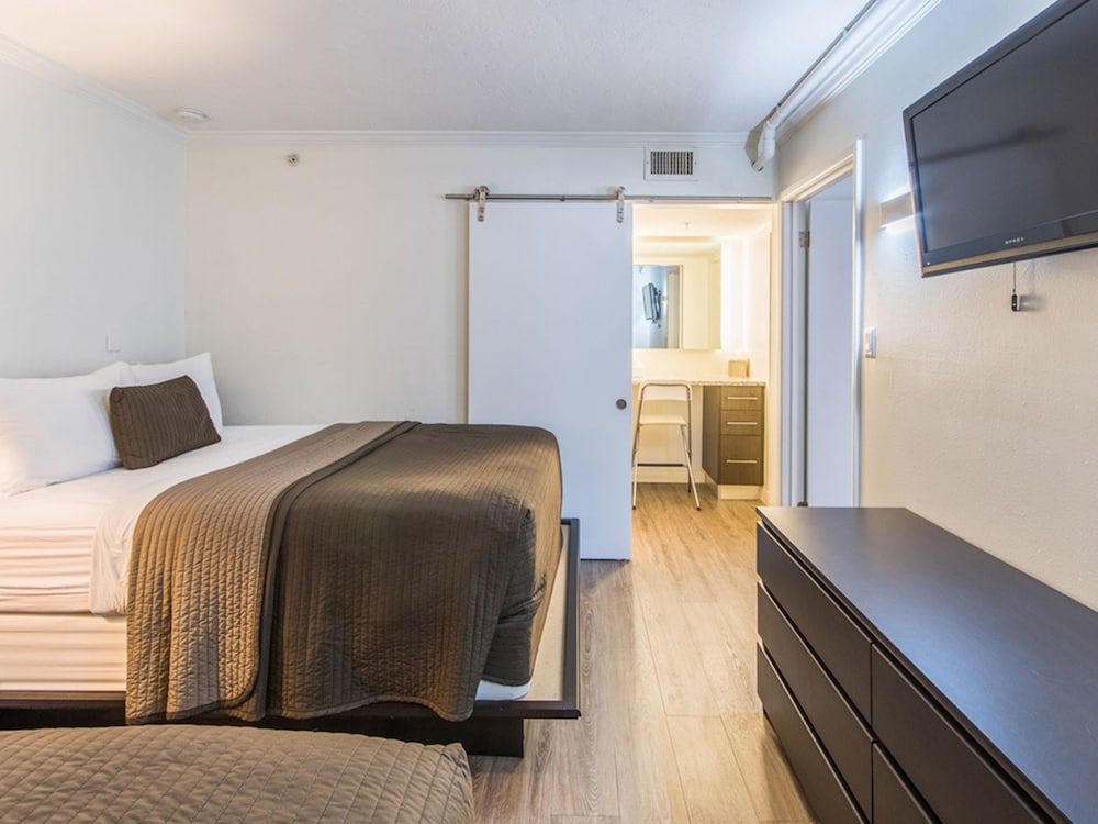 hibiscus suites gateway to siesta key