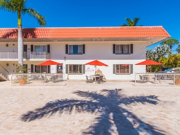 Hibiscus Suites - Gateway To Siesta Key,Fort Myers>>Florida,3 star