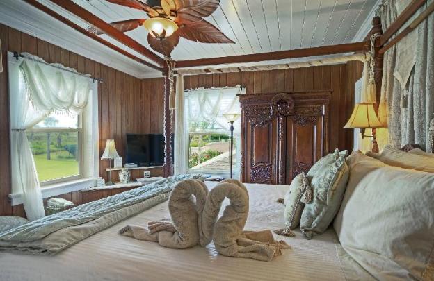 beachfront bed and breakfast