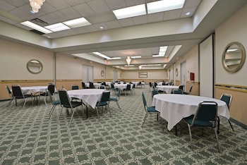 red roof inn la marque