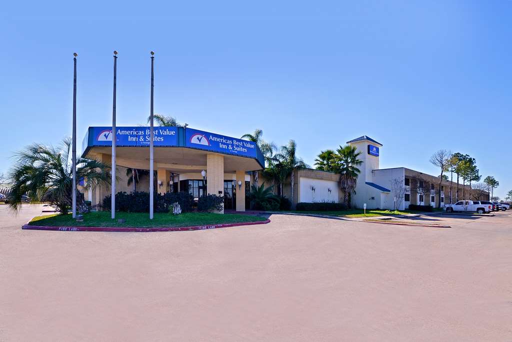 red roof inn la marque