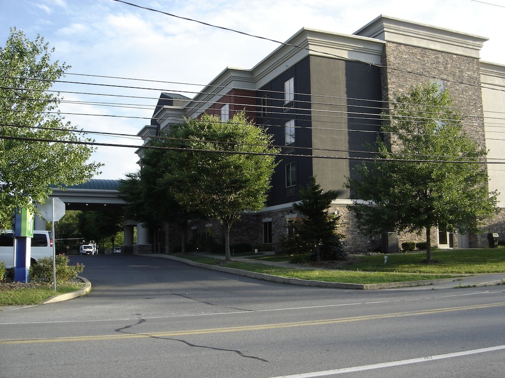 holiday inn express and suites stroudsburg poconos by ihg