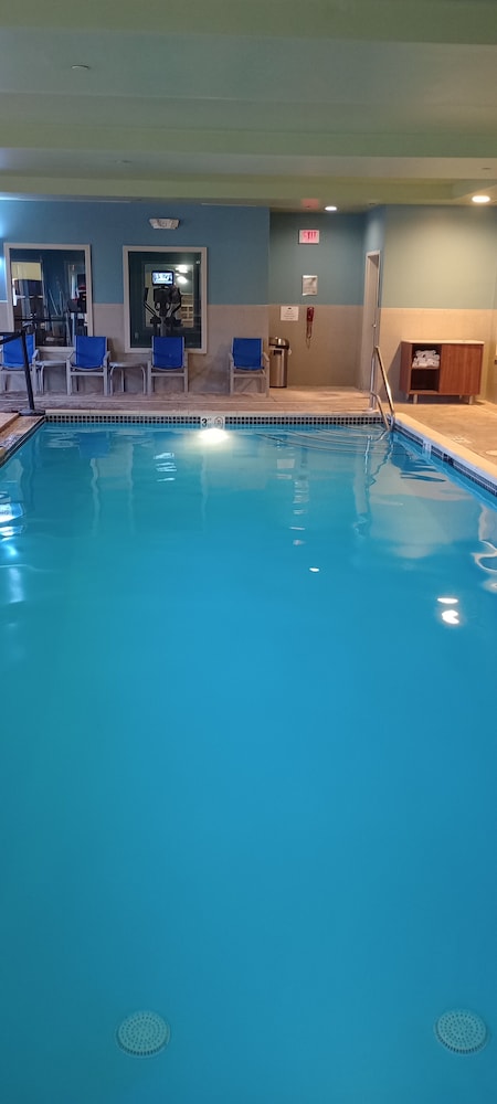 holiday inn express and suites stroudsburg poconos by ihg