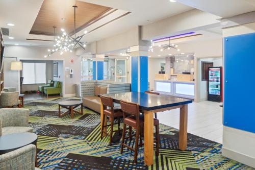 holiday inn express and suites stroudsburg poconos by ihg
