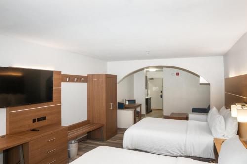 holiday inn express and suites stroudsburg poconos by ihg