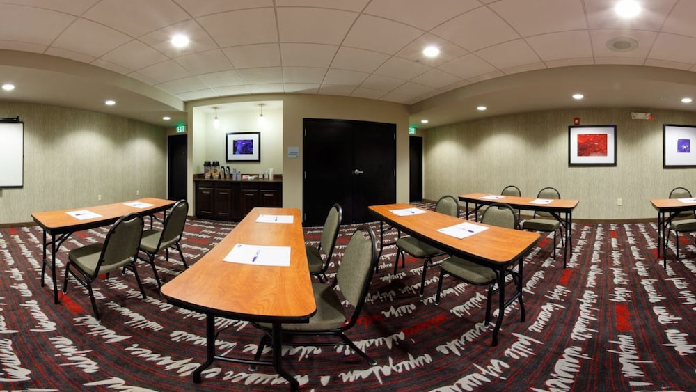 holiday inn express and suites northeast by ihg