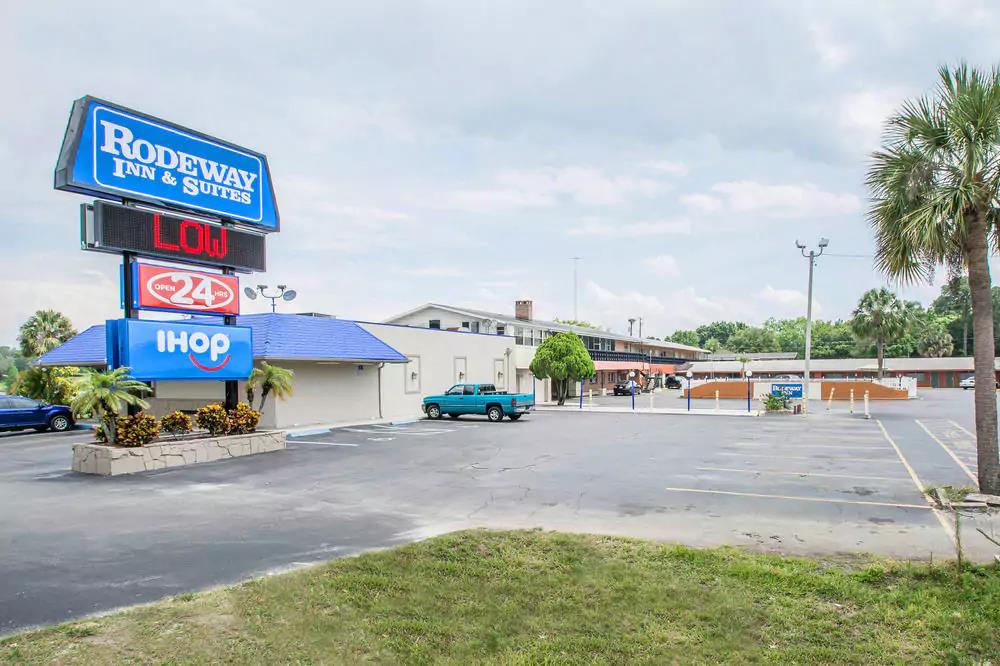 rodeway inn and suites winter haven chain of lakes