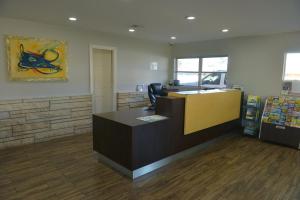 Rodeway Inn & Suites Winter Haven Chain Of Lakes,Lakeland - Winter Haven>>Cypress Gardens,2 star