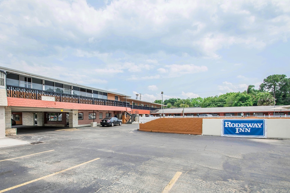 rodeway inn and suites winter haven chain of lakes