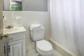 rodeway inn and suites winter haven chain of lakes