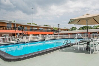 rodeway inn and suites winter haven chain of lakes