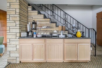 rodeway inn and suites winter haven chain of lakes