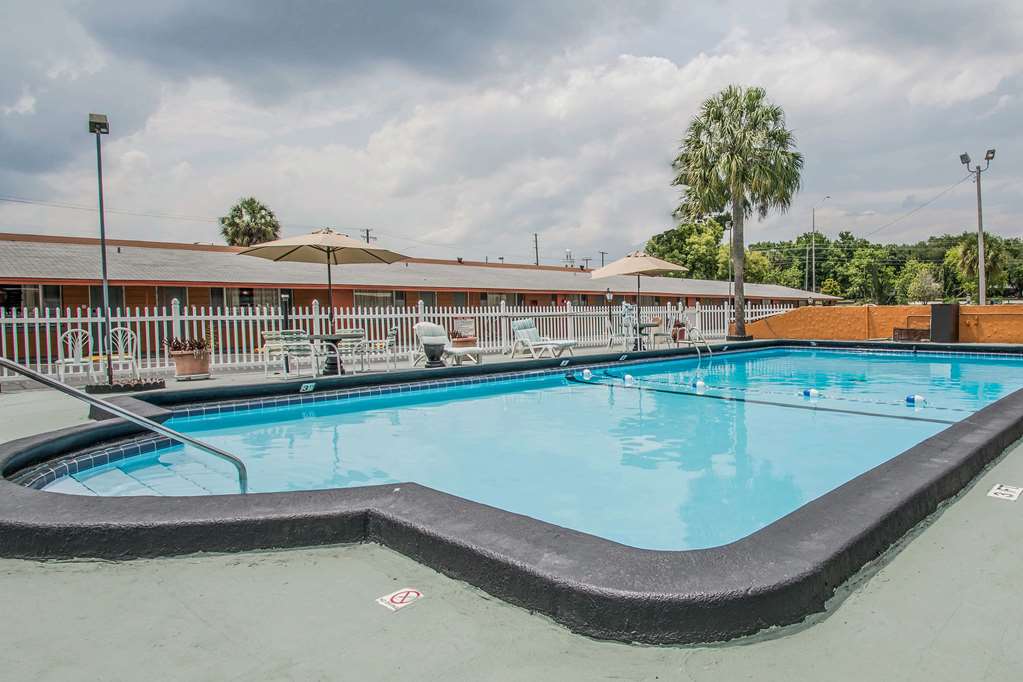 rodeway inn and suites winter haven chain of lakes