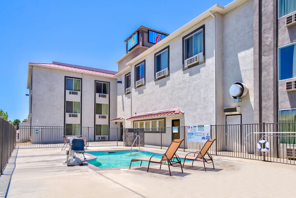 motel 6 hesperia ca west main street i 15