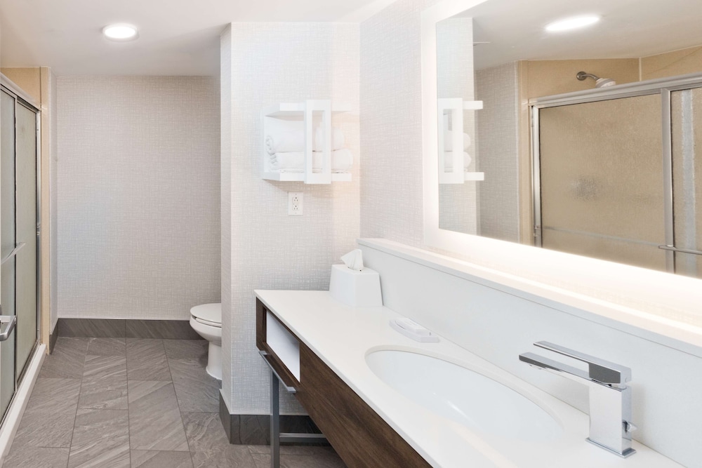 hampton inn and suites lanett west point