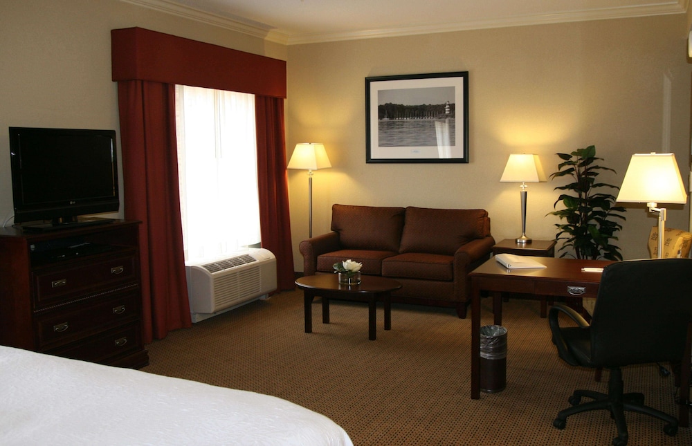 hampton inn and suites lanett west point