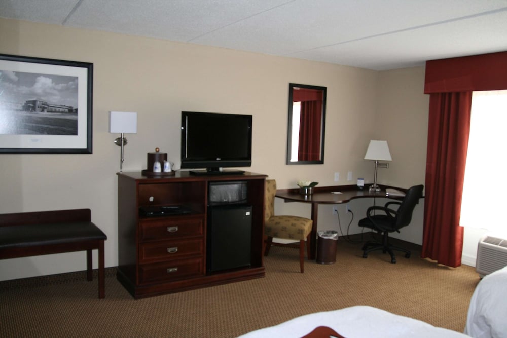 hampton inn and suites lanett west point