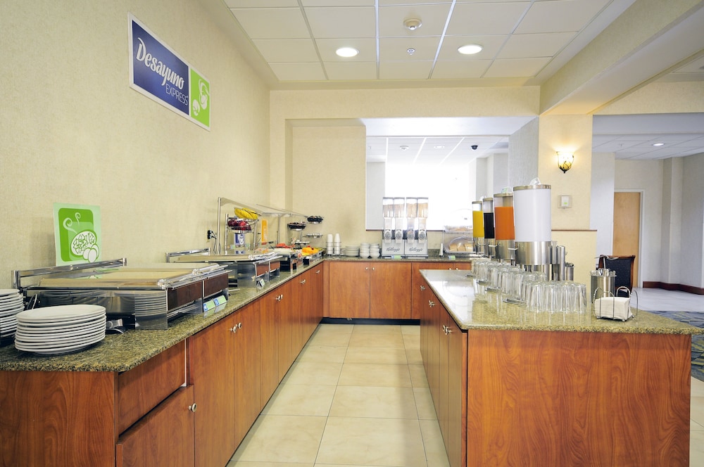 holiday inn express and suites toluca zona aeropuerto by ihg