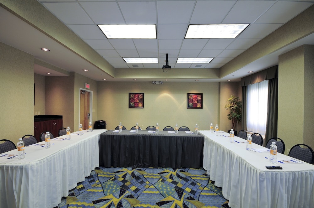 holiday inn express and suites toluca zona aeropuerto by ihg