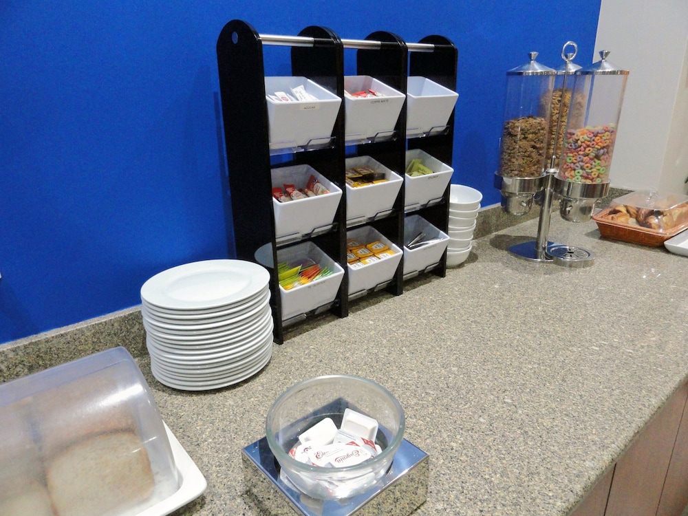 holiday inn express and suites toluca zona aeropuerto by ihg