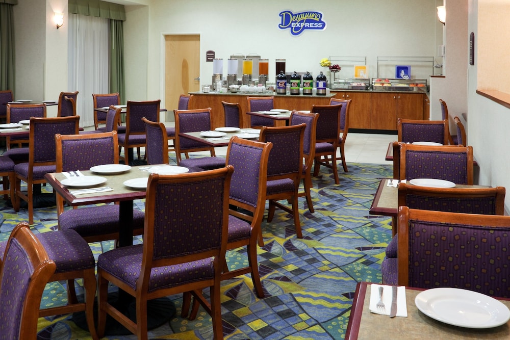 holiday inn express and suites toluca zona aeropuerto by ihg