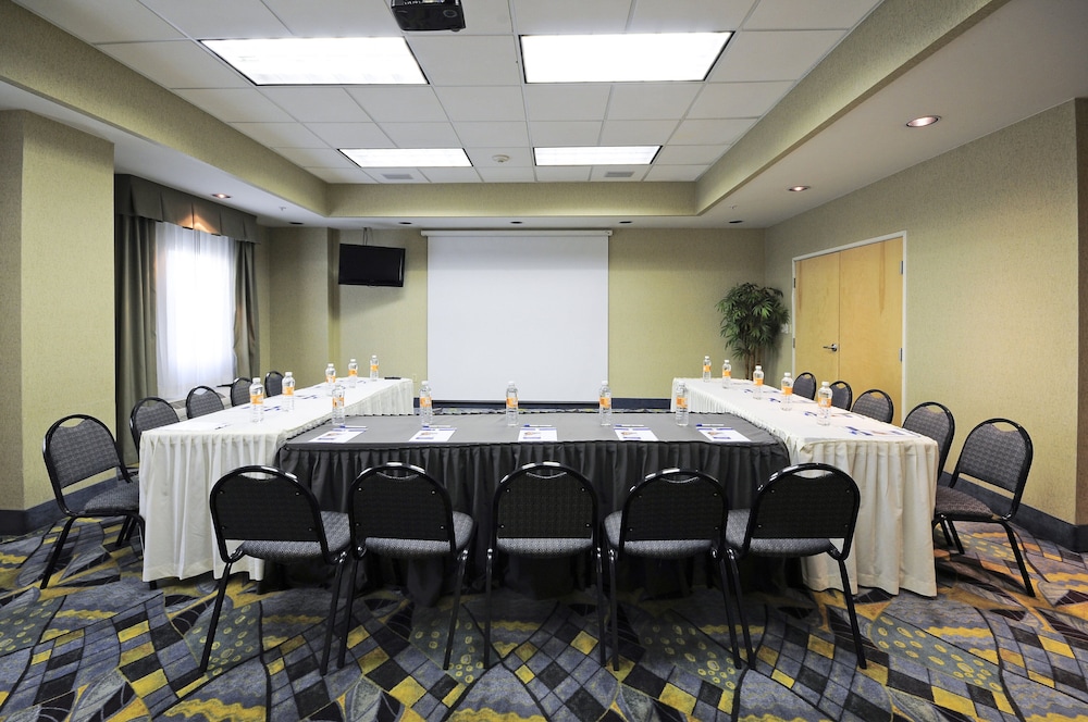 holiday inn express and suites toluca zona aeropuerto by ihg