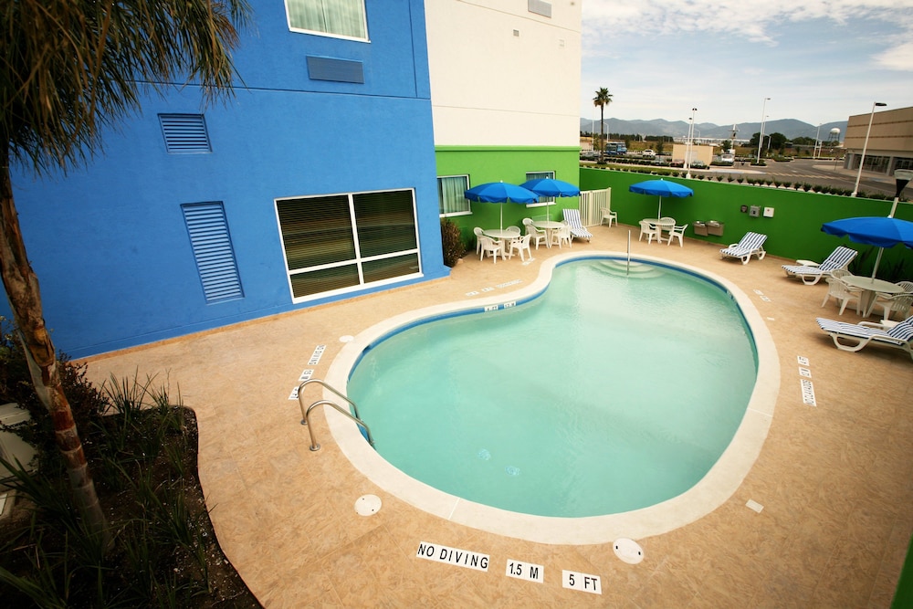 holiday inn express and suites toluca zona aeropuerto by ihg