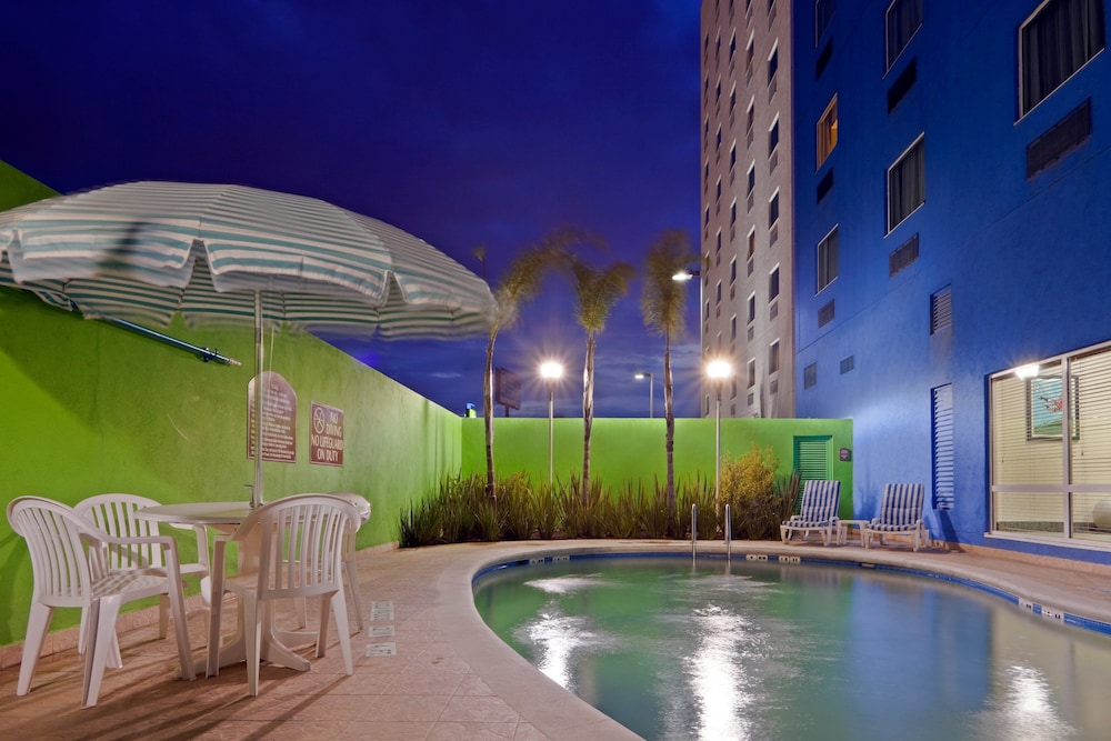 holiday inn express and suites toluca zona aeropuerto by ihg