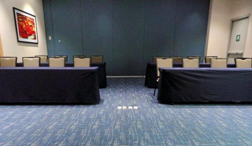 holiday inn express and suites toluca zona aeropuerto by ihg