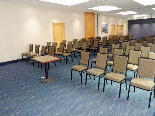holiday inn express and suites toluca zona aeropuerto by ihg