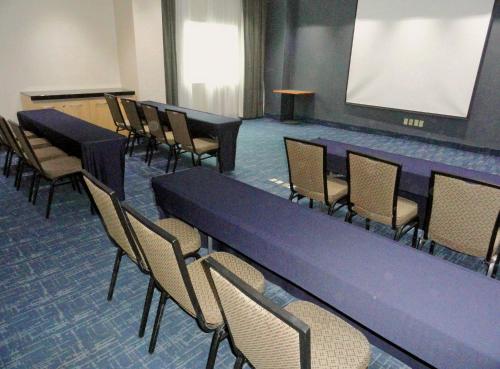 holiday inn express and suites toluca zona aeropuerto by ihg