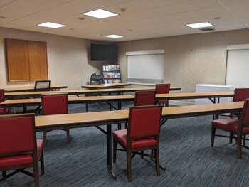 holiday inn express hotel and suites claypool hill richlands area