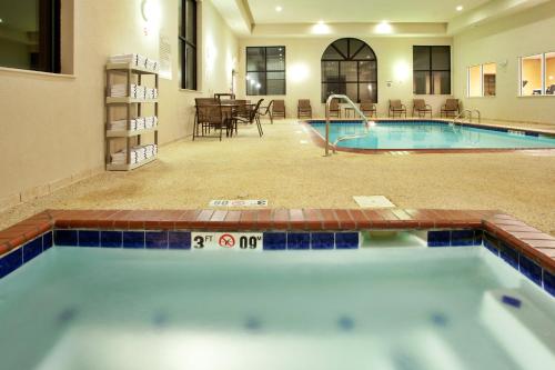 holiday inn express hotel and suites claypool hill richlands area