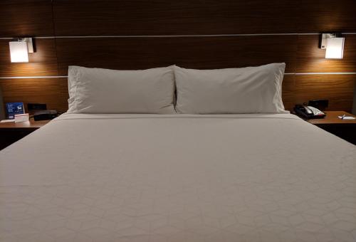 holiday inn express hotel and suites claypool hill richlands area