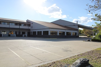 greenlight inn and suites