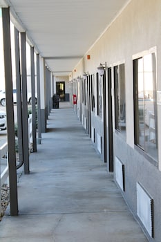 greenlight inn and suites