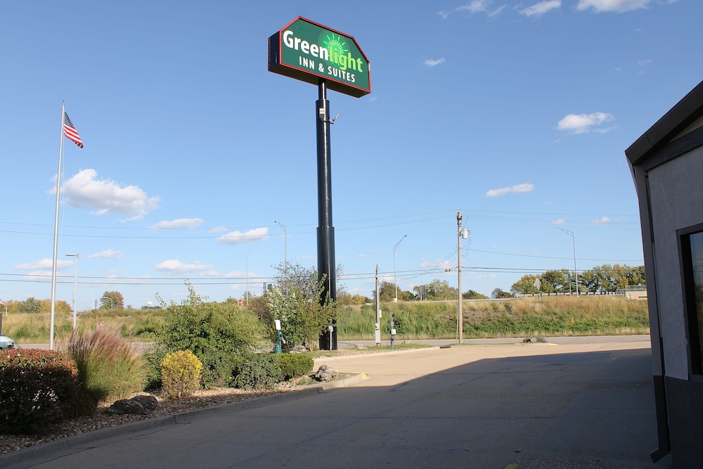 greenlight inn and suites