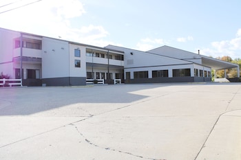 greenlight inn and suites