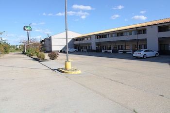 greenlight inn and suites