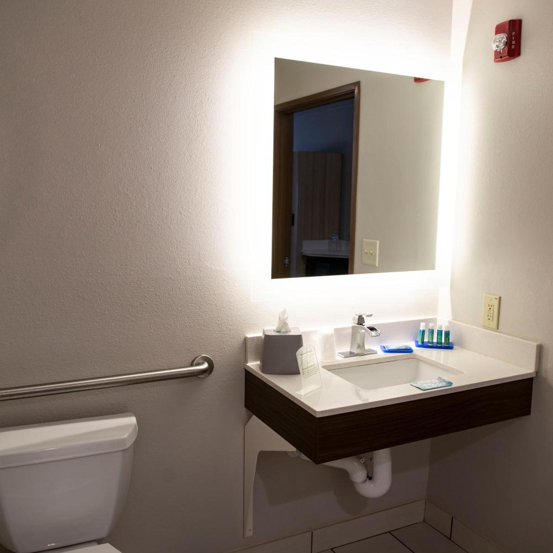 holiday inn express and suites sedalia by ihg