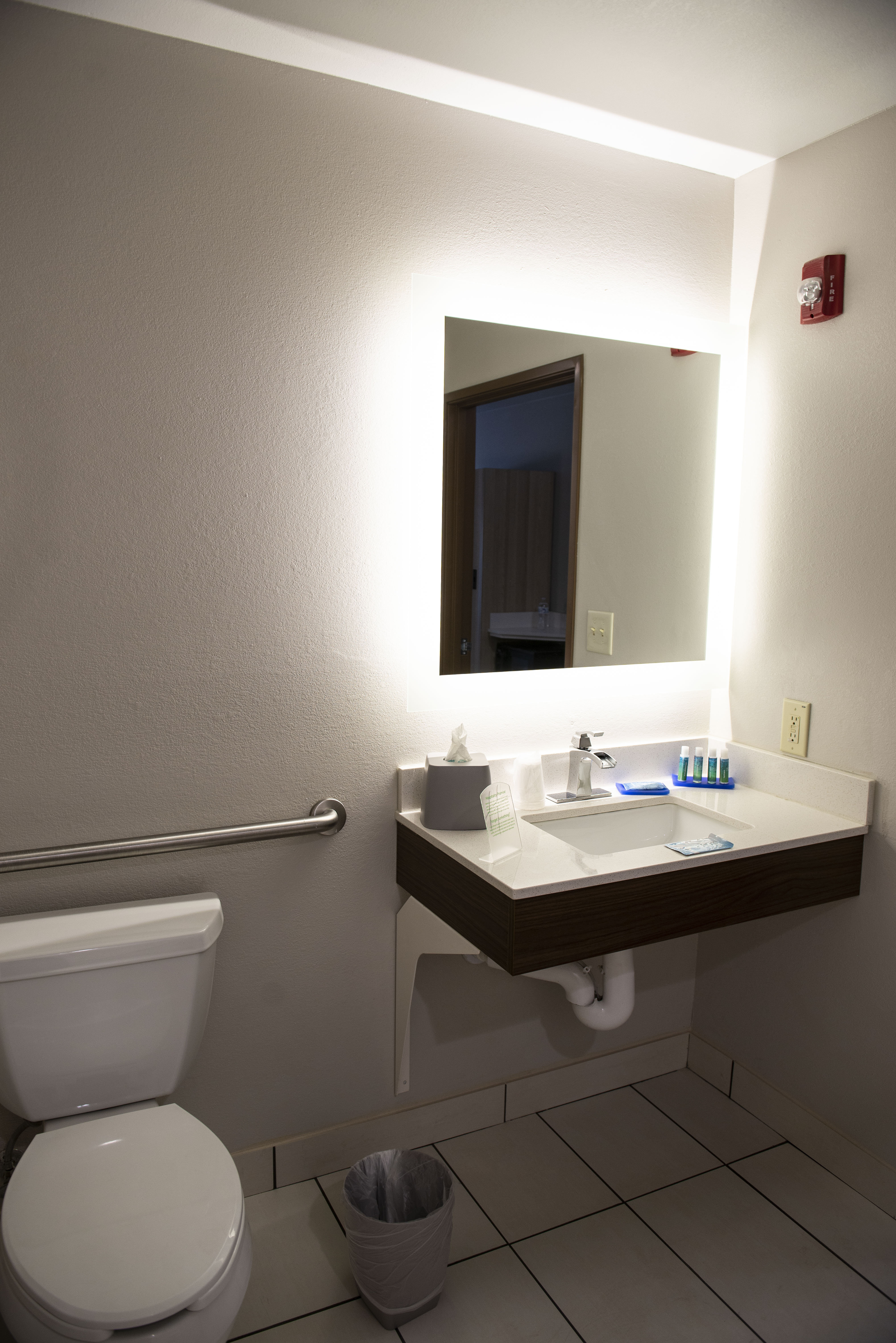 holiday inn express and suites sedalia by ihg