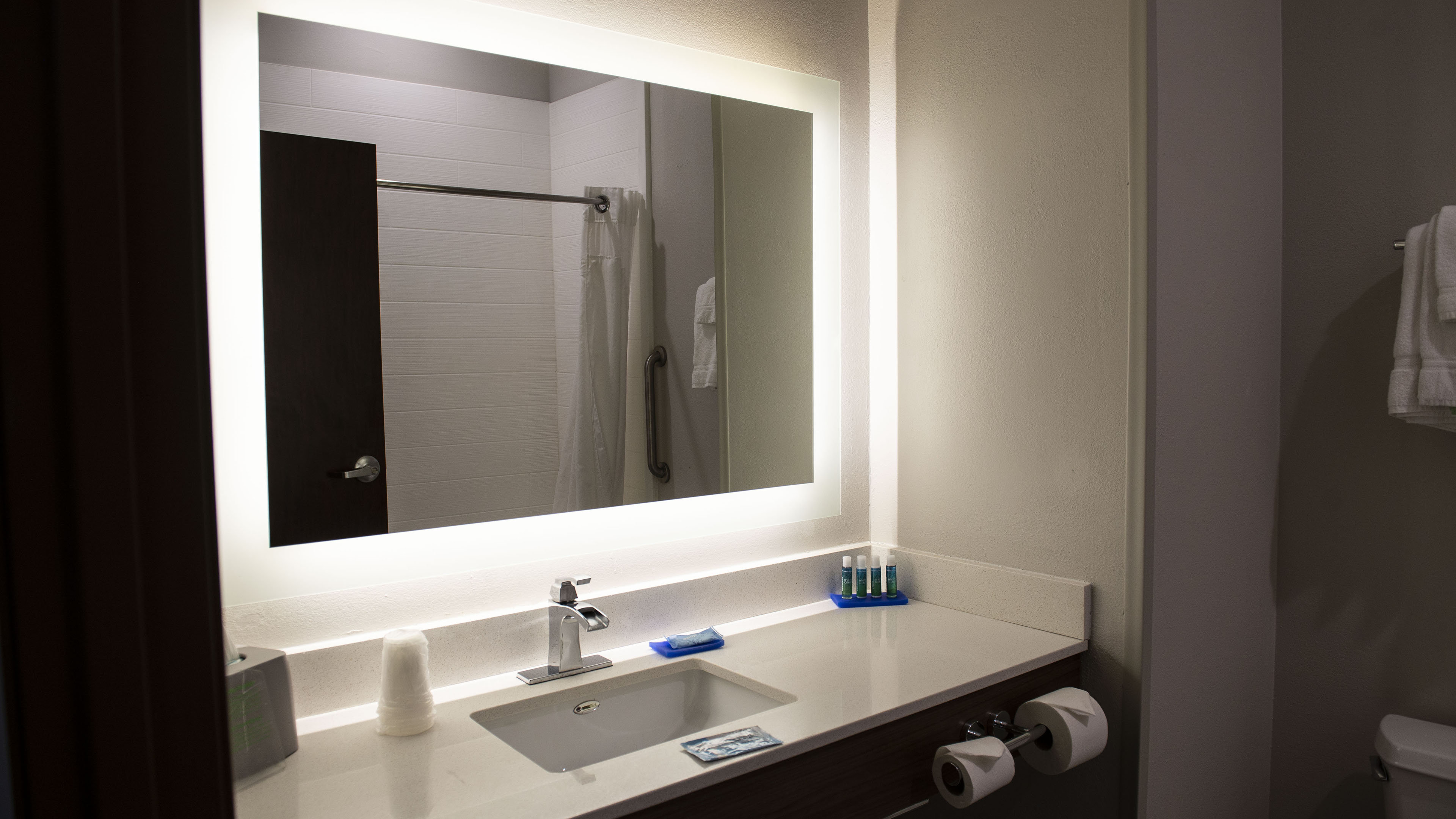 holiday inn express and suites sedalia by ihg