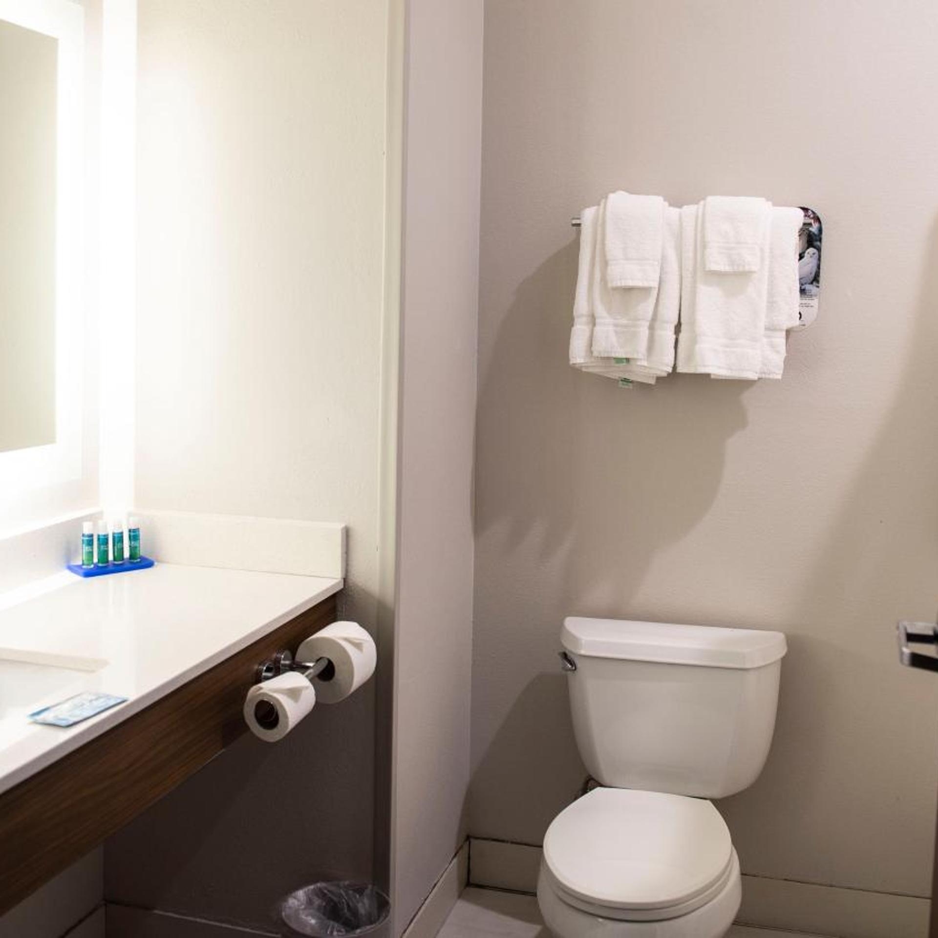 holiday inn express and suites sedalia by ihg