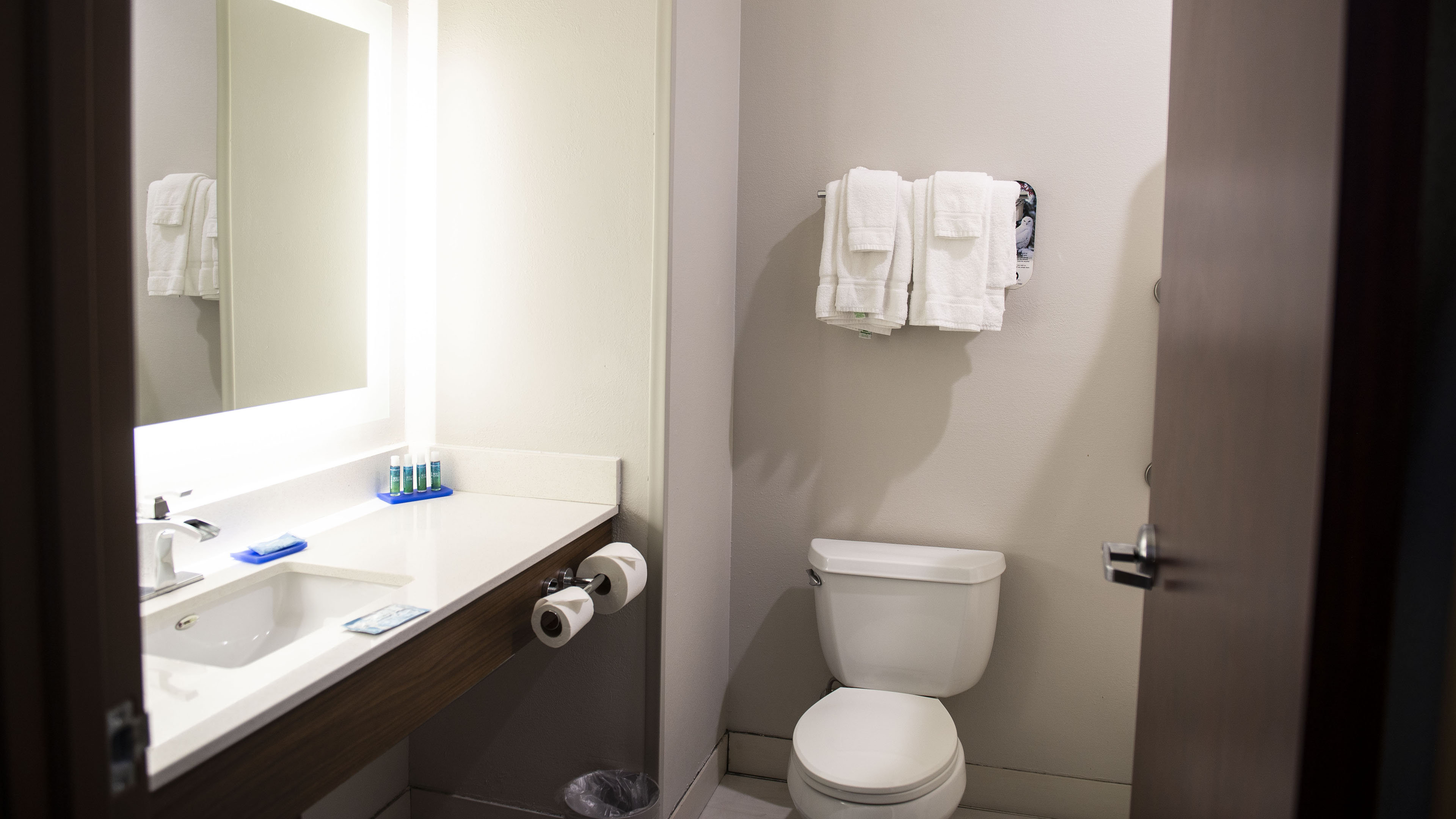 holiday inn express and suites sedalia by ihg