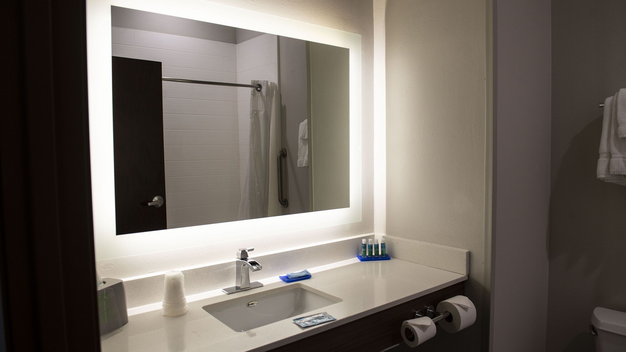 holiday inn express and suites sedalia by ihg