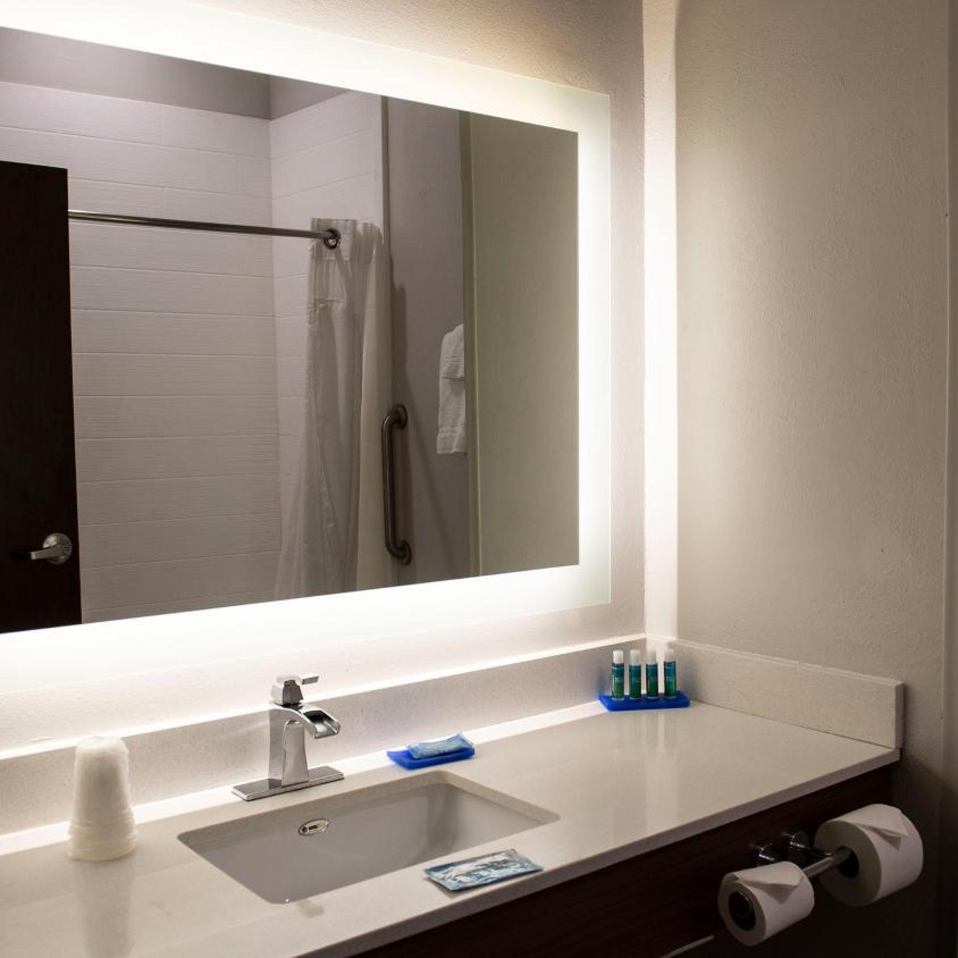 holiday inn express and suites sedalia by ihg