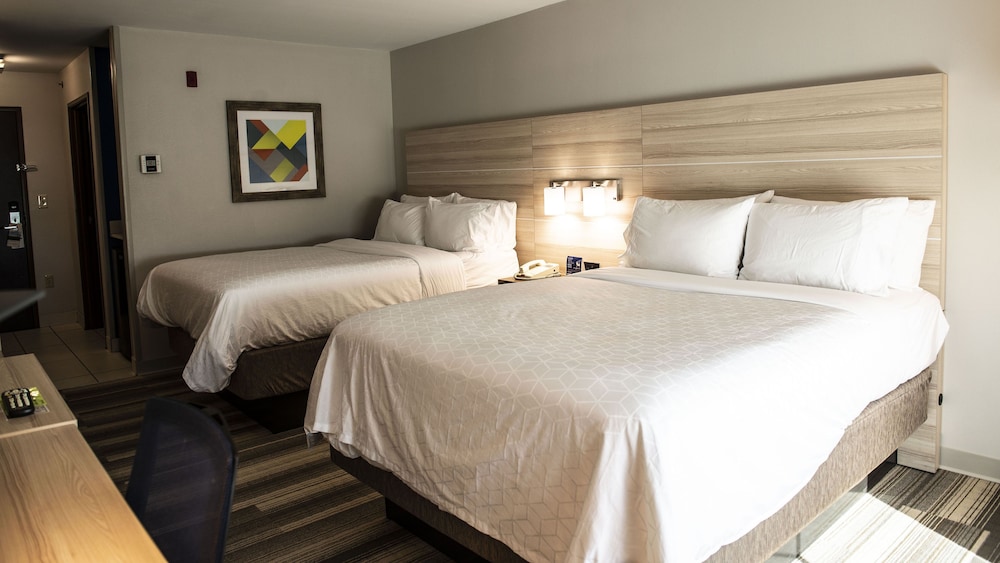 holiday inn express and suites sedalia by ihg