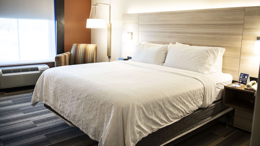 holiday inn express and suites sedalia by ihg