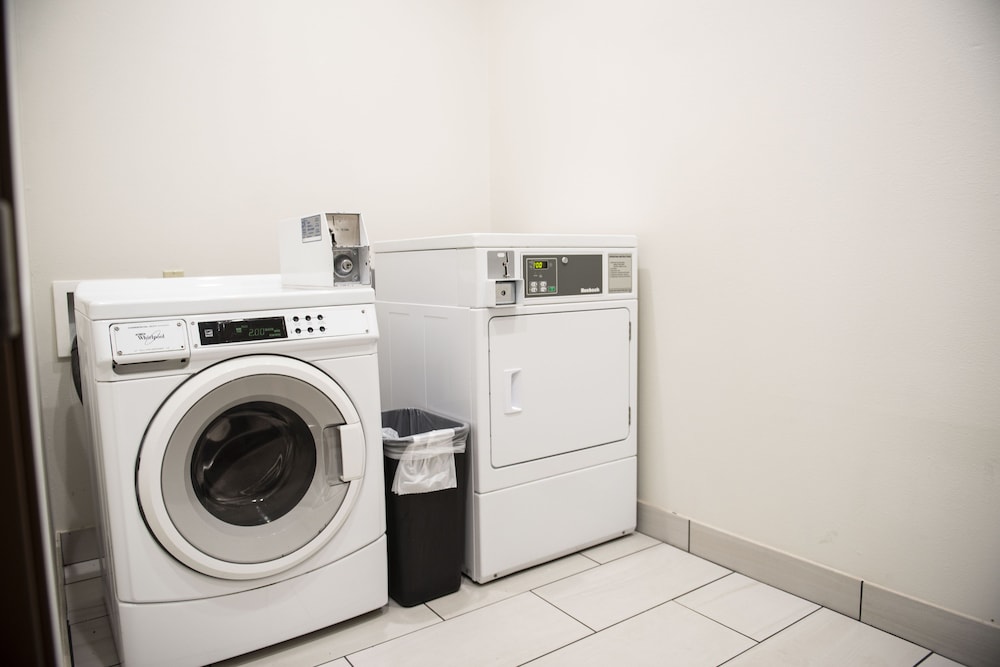 holiday inn express and suites sedalia by ihg