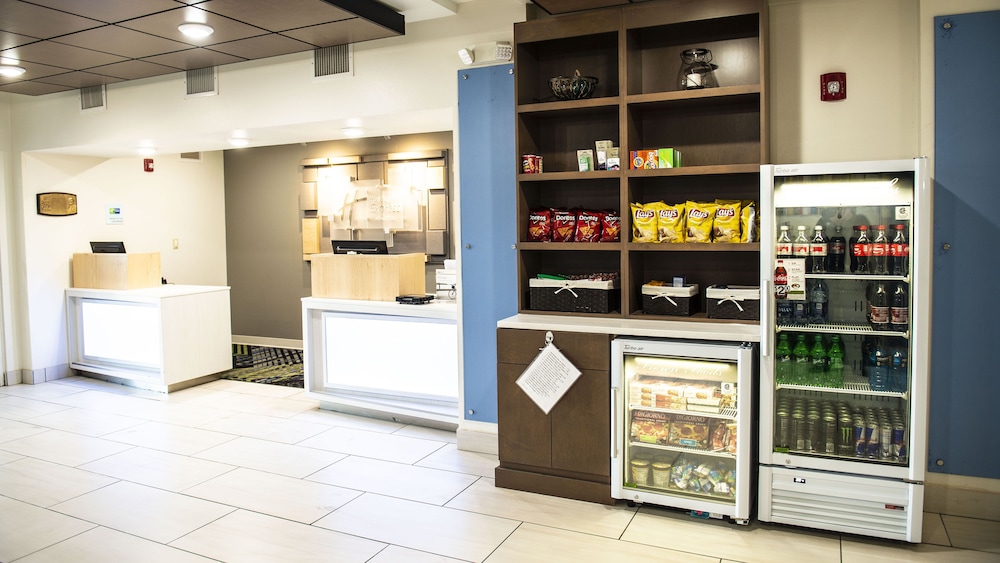 holiday inn express and suites sedalia by ihg